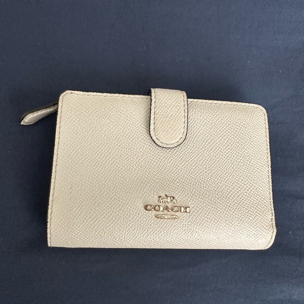 Coach Ivory Gold Zip Wallet